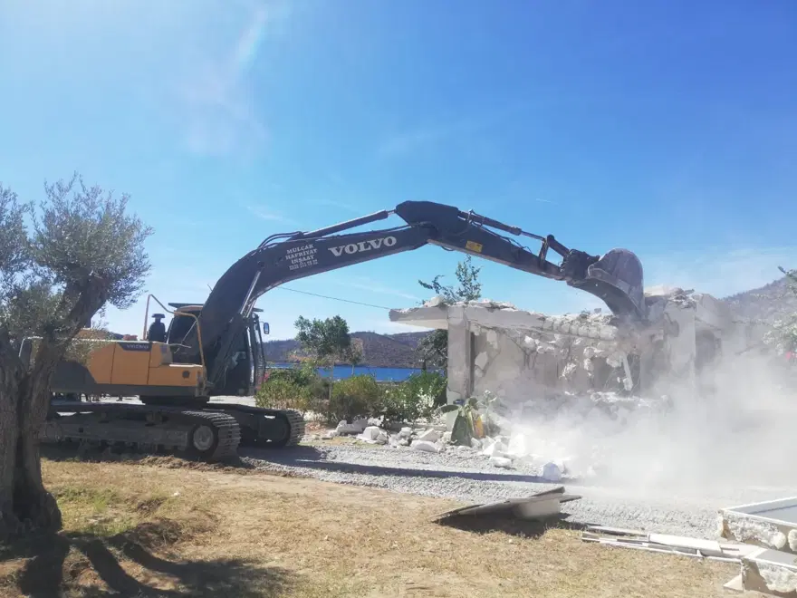 Marmaris'te kaçak yapılar yıkılıyor 4