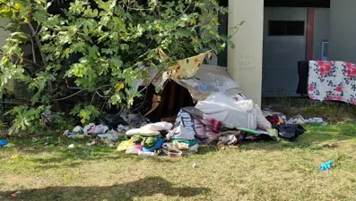 Tramvay durağı yanında çadırda yaşayan kişi ölü bulundu