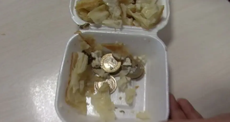 Dilencinin böreğinden bile para çıktı 4