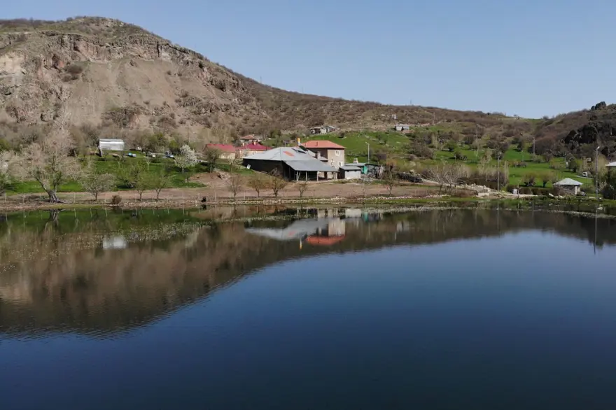 Sülüklü Göl'de ilkbahar renkleri 7