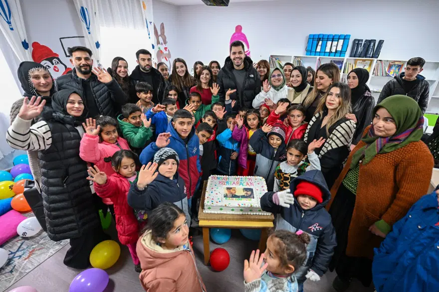 Emir Can İğrek tekne kazasında kaybettiği arkadaşının anısını Van'da yaşatacak 1 Emir Can İğrek tekne kazasında kaybettiği arkadaşının anısını Van'da yaşatacak 1