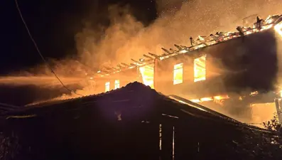 Kastamonu'da 3 katlı ev küle döndü