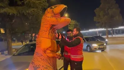 Isparta'da dinozor kimlik kontrolüne takıldı
