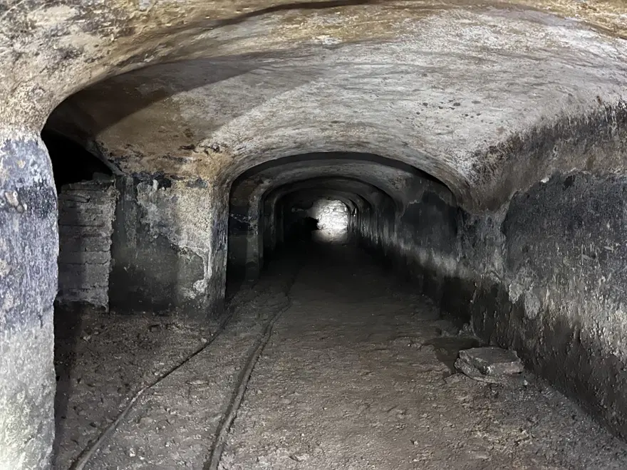 Ayasofya'nın yeraltı gizemleri: Tüneller, üç odalı mezar, taş borular... Tam bir kilometre uzunluğunda | NTV Haber