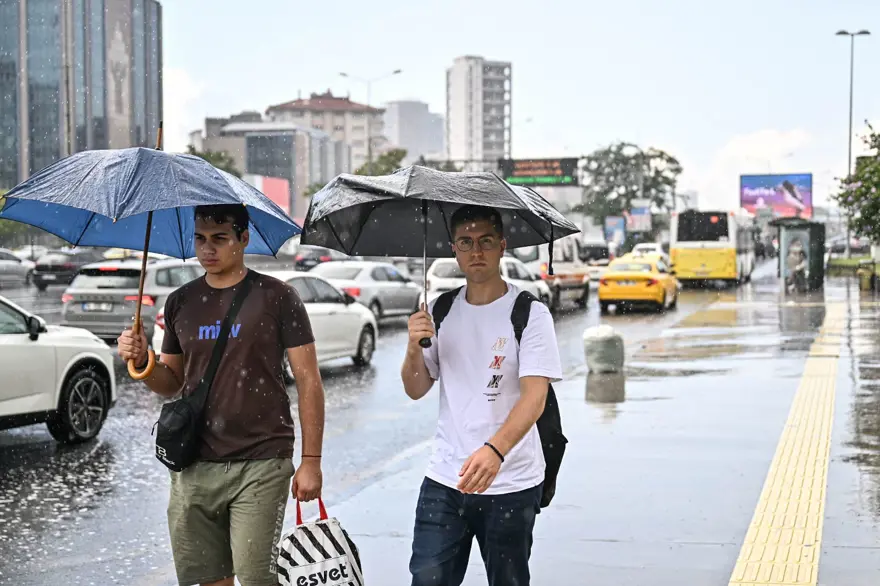 Kuvvetli sağanak geliyor: AKOM'dan İstanbul için saat verildi (Bugün hava nasıl olacak?) 2
