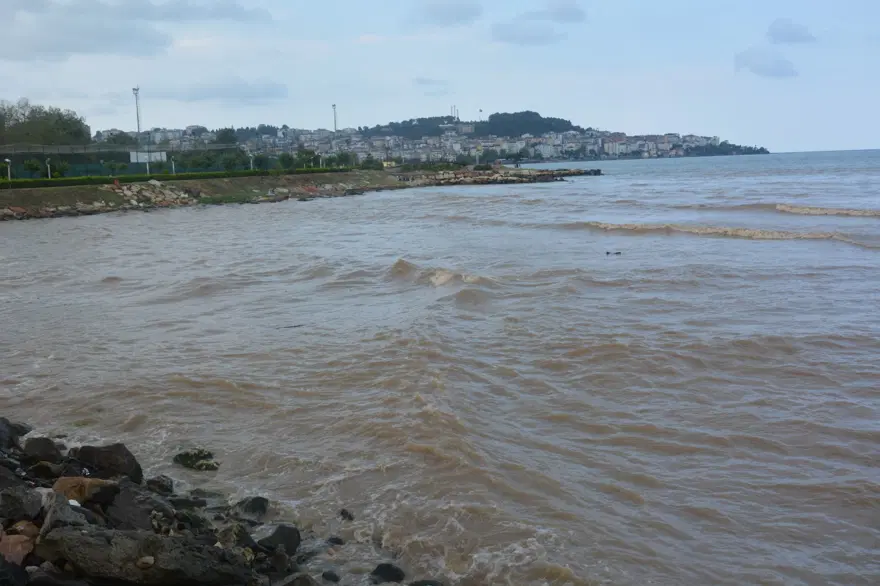Ordu'da denizin rengi değişti 4 Ordu'da denizin rengi değişti 4