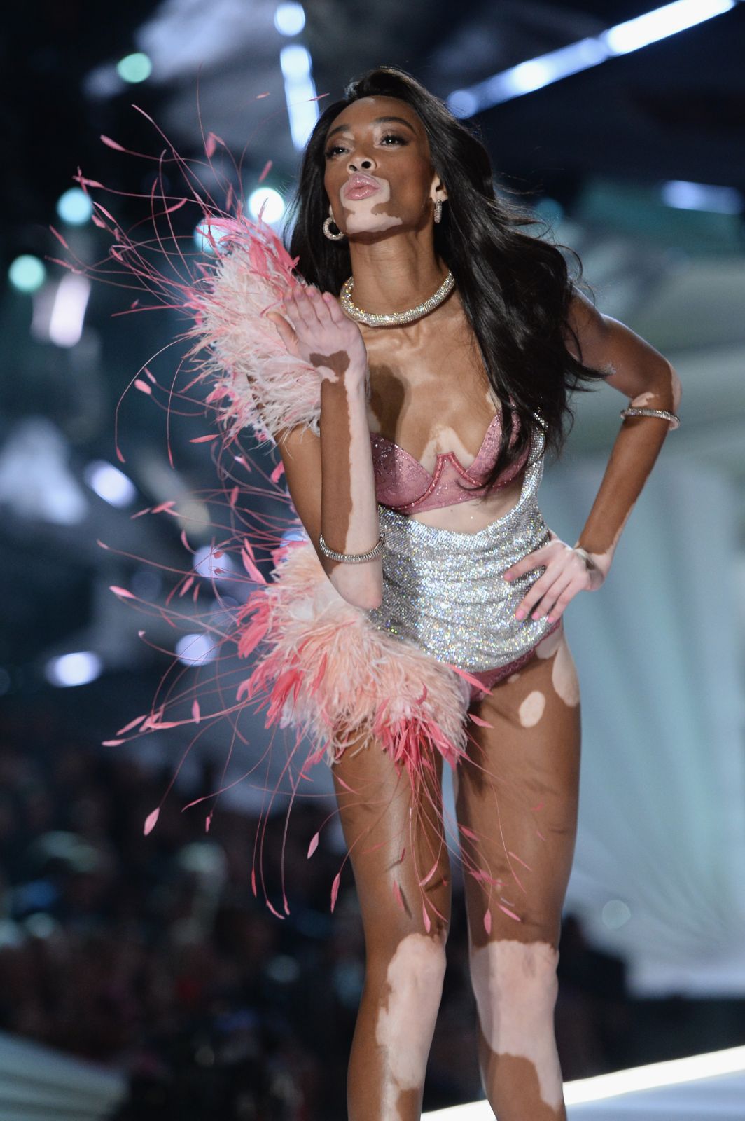 Victoria's Secret 2018 defilesi gerçekleşti (Adriana Lima'dan veda