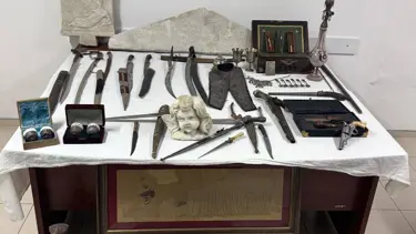 Durdurulan araçtan çok sayıda tarihi eser çıktı