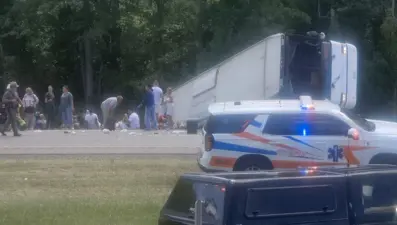 New York'ta tur otobüsü devrildi: 5 kişi öldü