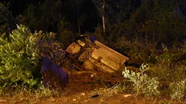 Çöp kamyonuna çarpan otomobil devrildi: 1 ölü, 1 yaralı