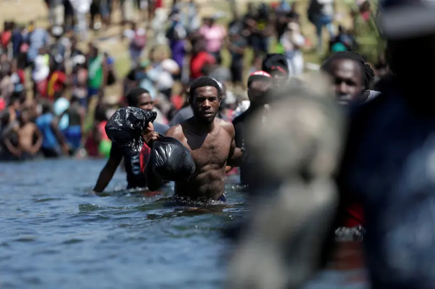 ABD'li sınır muhafızları kementlerle göçmenlere saldırdı: Beyaz Saray özür diledi 14
