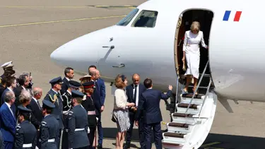 Eşi, Macron’un elini havada bırakmıştı: Sebebi ortaya çıktı