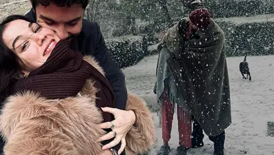 Pınar Deniz ile Kaan Yıldırım'ın romantik kar pozu sosyal medyada gündem oldu