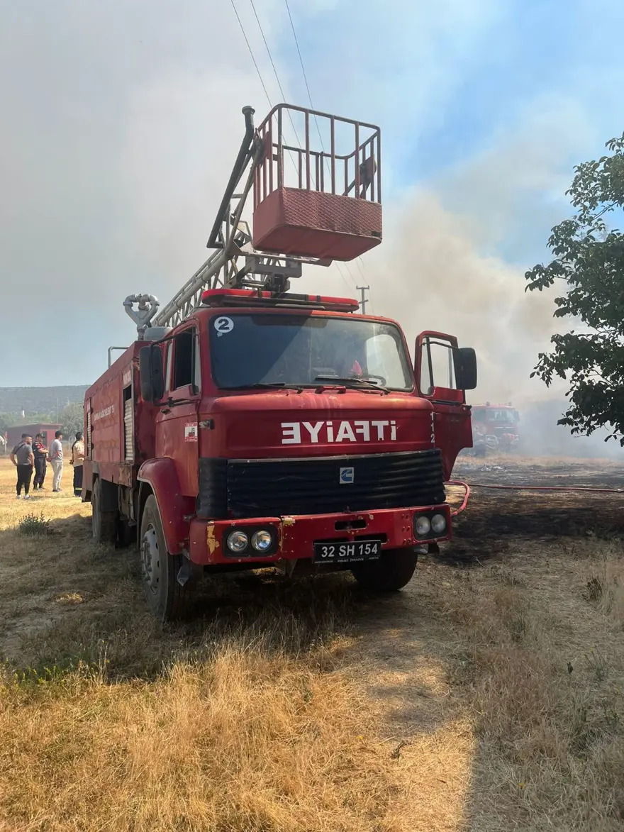 Yerdeki çöpleri yakmak istedi: 2 evi küle döndü 3