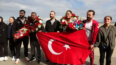 Avrupa Şampiyonu Havvanur Trabzon'da çoşkuyla karşılandı
