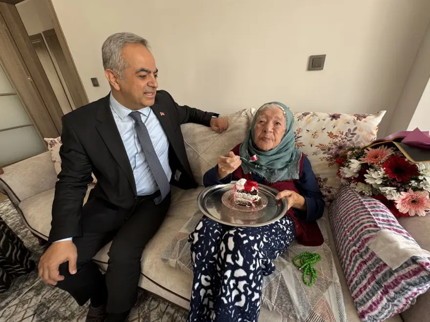 102 yaşındaki Nazife nine yıllara böyle meydan okuyor: 7 çocuğu 20 torunu var 5