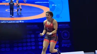Nesrin Baş'tan Dünya Güreş Şampiyonası'nda gümüş madalya!