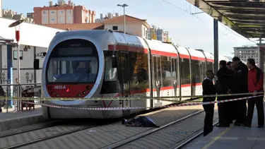 Ekmek almaya giderken tramvay çarptı