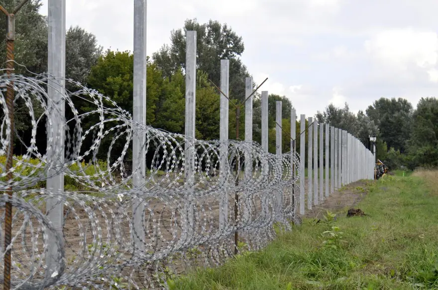 Macaristan-Sırbistan sınırına tel örgü 19 Macaristan-Sırbistan sınırına tel örgü 19