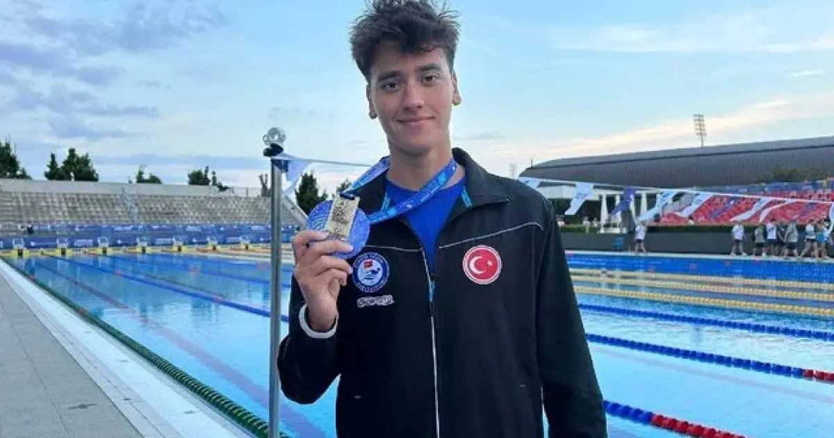 Milli yüzücü Kuzey Tunçelli, Teksas Üniversitesi'nin takımına girdi