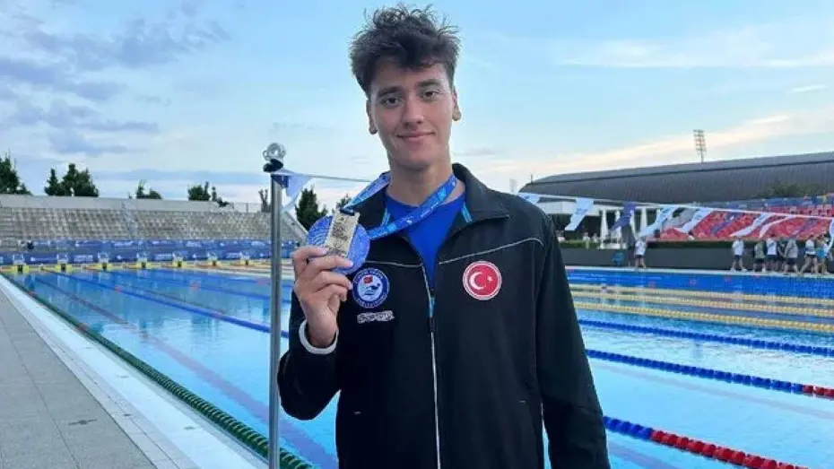 Milli yüzücü Kuzey Tunçelli, Teksas Üniversitesi'nin takımına girdi