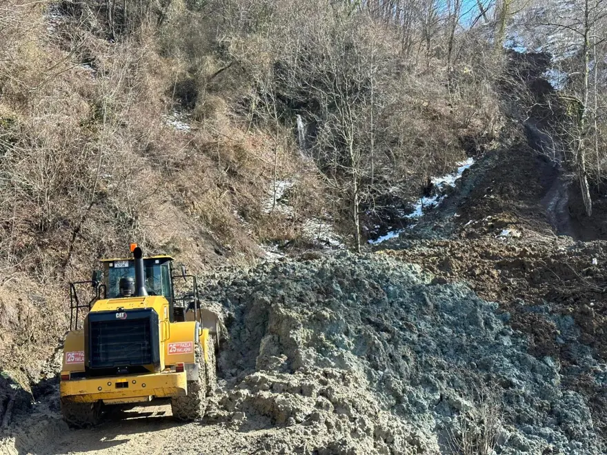 Deprem değil heyelan vurdu 5