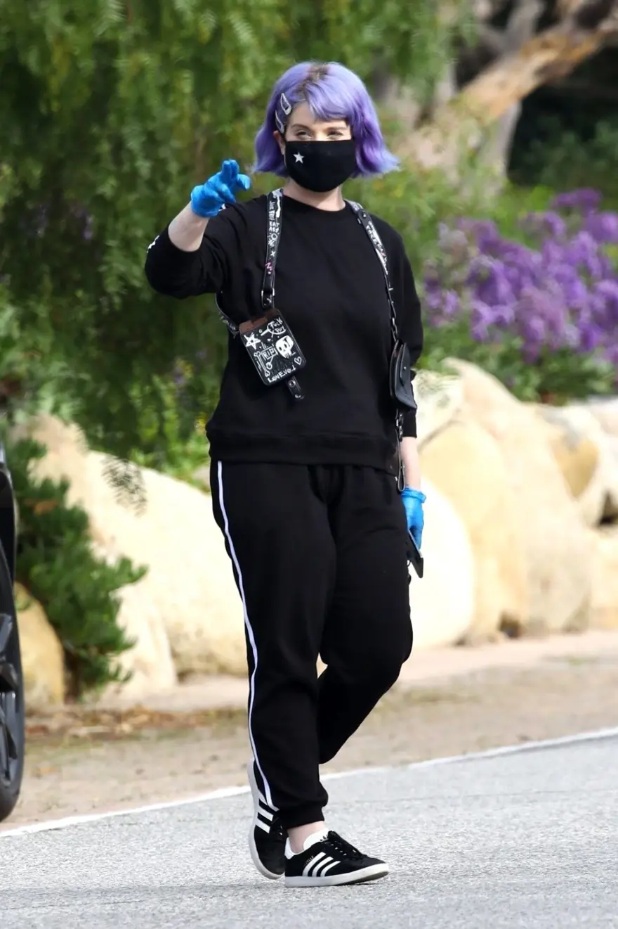 Mide ameliyatı olan Kelly Osbourne karantinada daha da zayıfladı 4