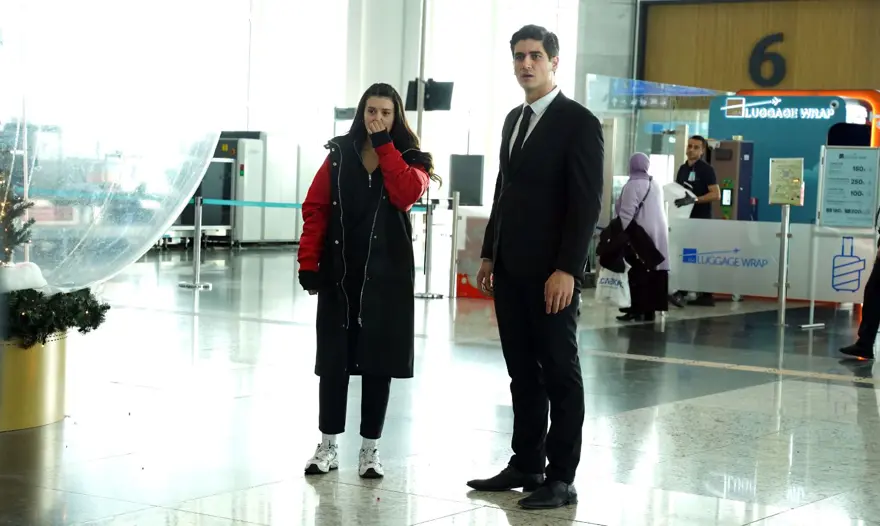 Yalı Çapkını'nda Seyran Ferit'i öptü! 'Bu hikayede yanan Pelin ve Yusuf oldu' 15