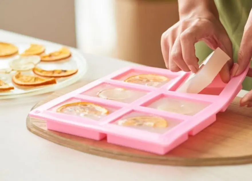 Dr. Mehmet Öz ısrarla önerdi! Sabaha kadar deliksiz uykunun sırrı: Çarşafın altına bir tane koymak yetiyor 