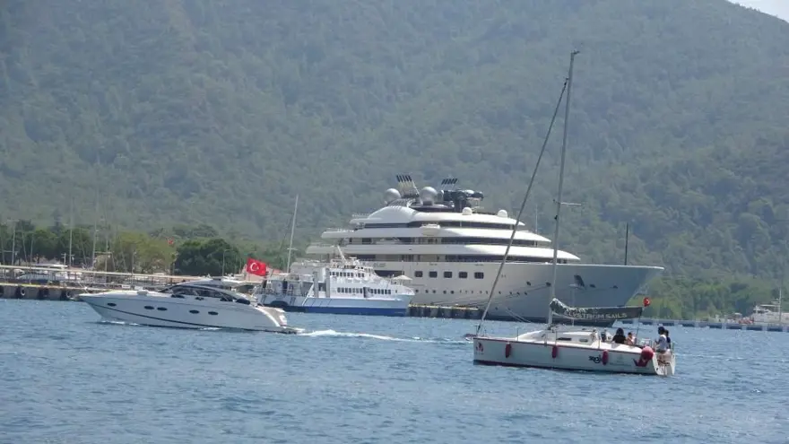 160 metre uzunluğunda, 22 metre genişliğinde, 101 personelivar | Manchester City’nin patronunun süper yatı Marmaris’e demir attı 