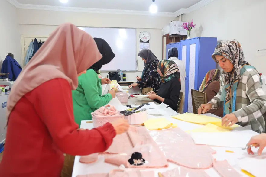 Ev hanımı olarak gelip kendi iş yerini açıyorlar: Hem sosyalleşiyor hem de iş sahibi oluyorlar Ev hanımı olarak gelip kendi iş yerini açıyorlar: Hem sosyalleşiyor hem de iş sahibi oluyorlar