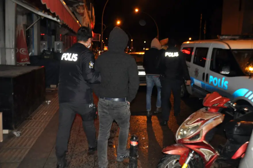 Polisin kapattığı kahvehaneyi 2 saat sonra yeniden açtılar 8
