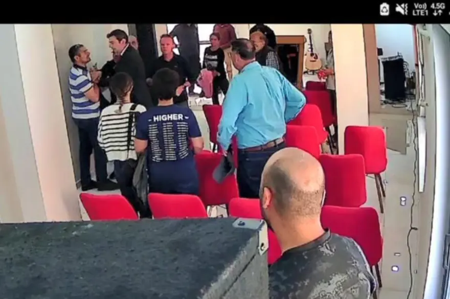 Kilisede pastöre tokat attı, “hoşgörüsünü denedim” dedi 1