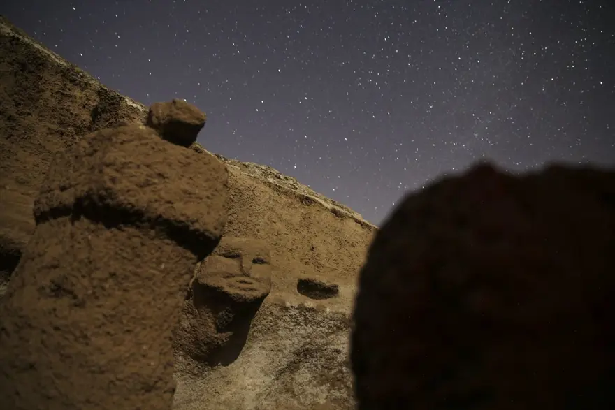 Neolitik dönemin önemli merkezi 'Karahantepe' yıldızların altında 19
