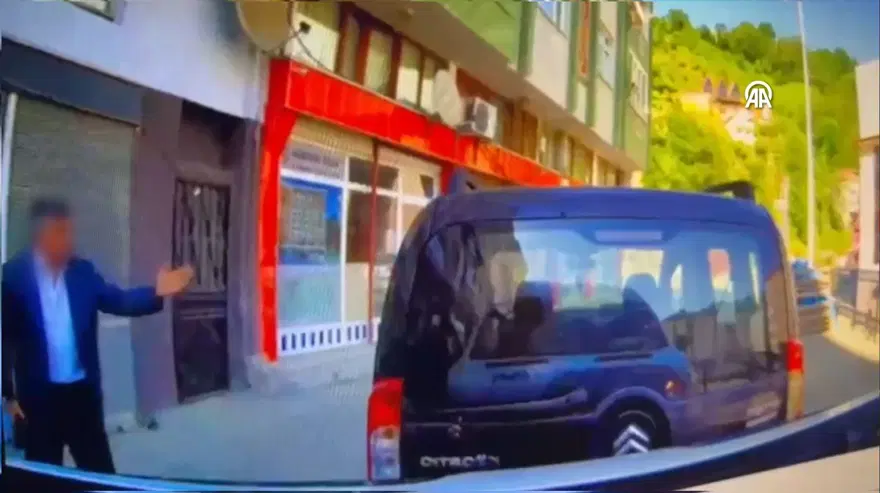 Rize’de dehşet! Trafik kavgasında silahlar konuştu: 1 ölü, 1yaralı 4 Rize’de dehşet! Trafik kavgasında silahlar konuştu: 1 ölü, 1yaralı 4