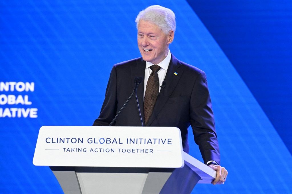 Bill Clinton hastaneye kaldırıldı