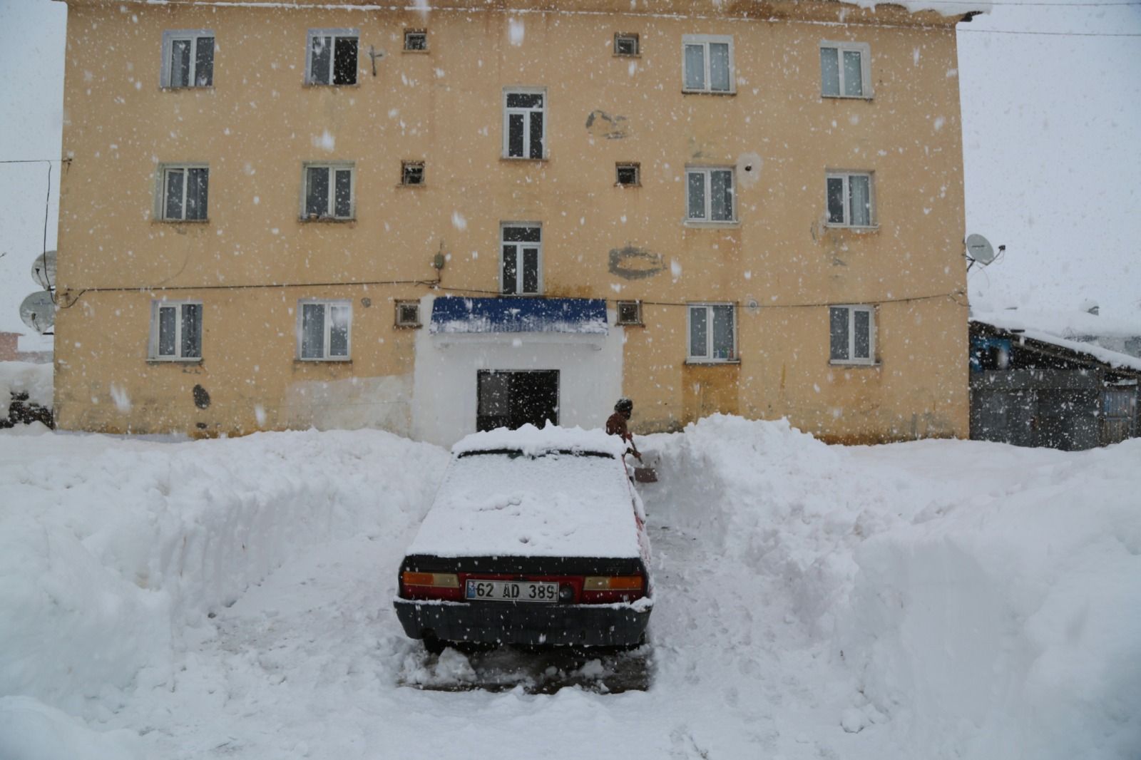 Tunceli'de kar kalınlığı 1,5 metreyi aştı