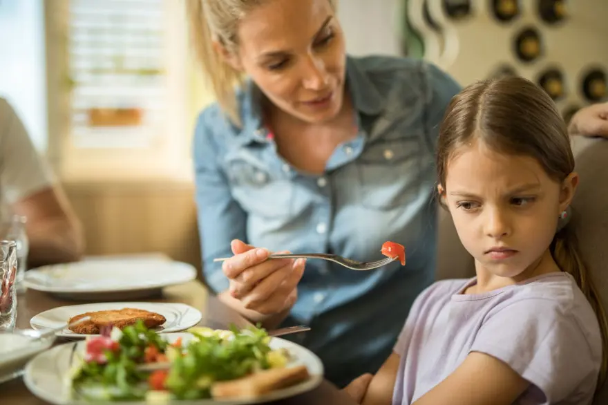 ÇOCUKLAR VE BEBEKLER NEDEN BAZEN YENEĞİ REDDEDER? 