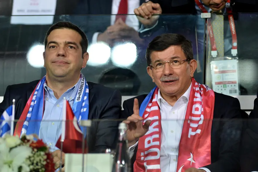 Davutoğlu ile Çipras maçı birlikte izledi 11