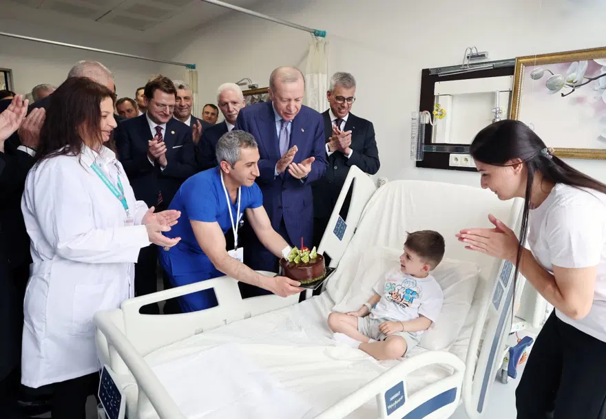 Cumhurbaşkanı Erdoğan'dan hastalara ziyaret 