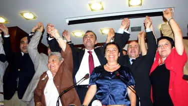 SHP ve EDP'den bin kişi CHP'ye geçti