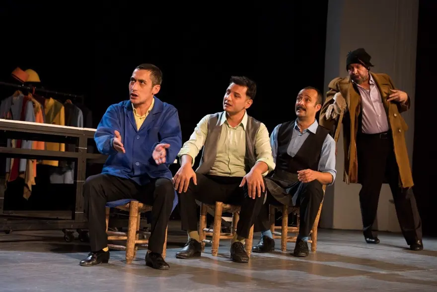 “TİYATRO YAŞAMI DAHA İYİ İDRAK ETME FIRSATI SUNAR” 3 “TİYATRO YAŞAMI DAHA İYİ İDRAK ETME FIRSATI SUNAR” 3