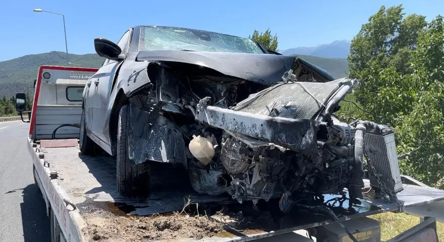 Bursa’da feci kaza:Otomobilin motoru yerinden fırladı, sürücü öldü 