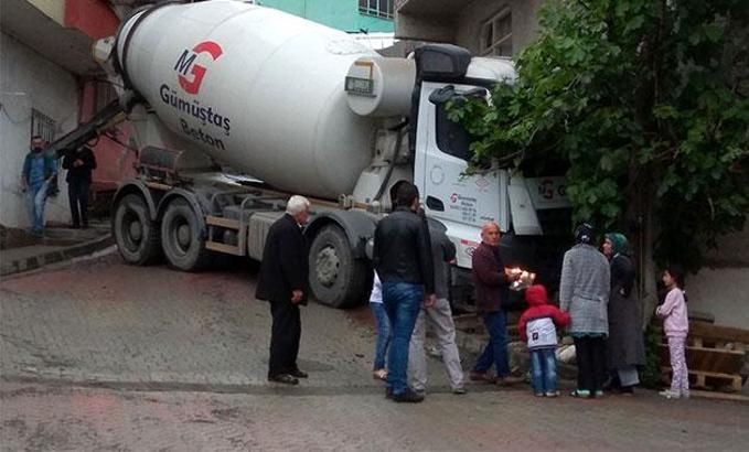 Denizli'de beton mikseri can aldı