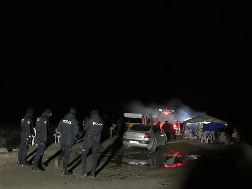 Mersin'de denizde kaybolan iki bekçiyi arama çalışmaları sürüyor 4 Mersin'de denizde kaybolan iki bekçiyi arama çalışmaları sürüyor 4