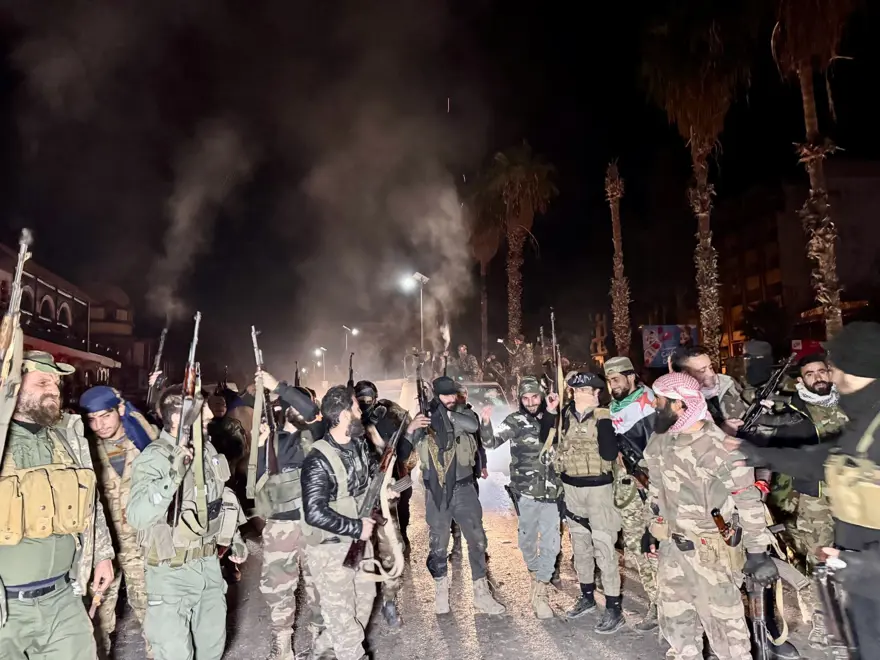 Suriye'de silahlı muhalifler başkente girdi: Esad Rusya'ya kaçtı 3 Suriye'de silahlı muhalifler başkente girdi: Esad Rusya'ya kaçtı 3