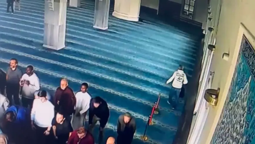 Camidesuçüstü! Namaz kılıyormuş gibi yapıyordu, son işinde yakalandı 2