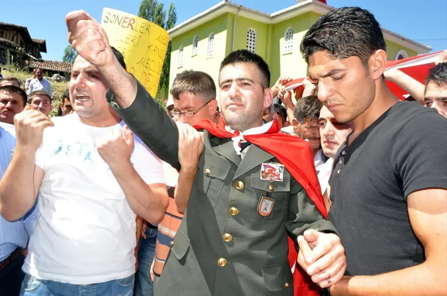 Şemdinli şehitleri son yolculuklarına uğurlandı 10