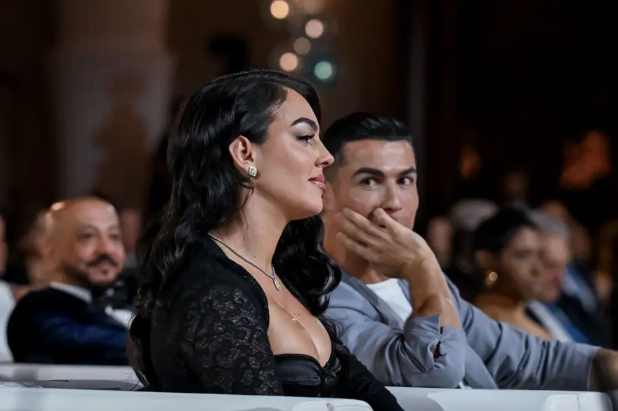Christiano Ronaldo 9 yıldır birlikte olduğu çocuklarının annesi Georgina Rodriguez ile evleniyor 
