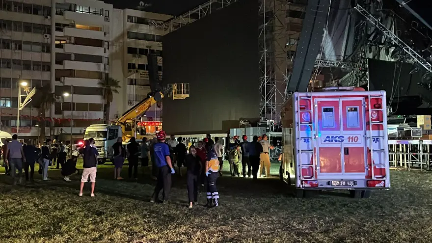 İzmir'de Tarkan konseri için kurulan sahne çöktü 8